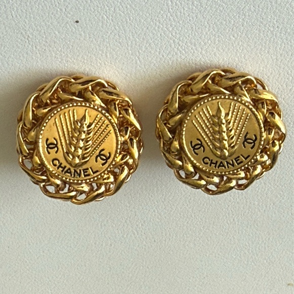 Chanel Vintage Clip On Earrings Wheat Rice Motif CC Gold Plated Chain - Picture 3 of 13